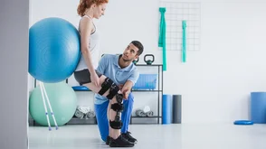 Physiotherapie Training auf rutschfestem elastischen Bodenbelag - Physiotherapie Training auf rutschfestem elastischen Bodenbelag